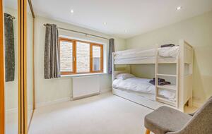 A Refined Cotswold Retreat with Countryside Elegance - Salford, United Kingdom