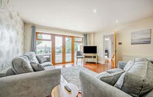 A Refined Cotswold Retreat with Countryside Elegance - Salford, United Kingdom