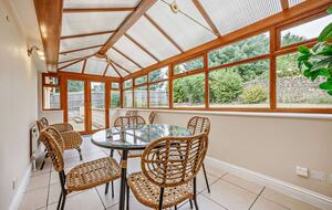 A Refined Cotswold Retreat with Countryside Elegance - Salford, United Kingdom