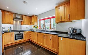 A Refined Cotswold Retreat with Countryside Elegance - Salford, United Kingdom