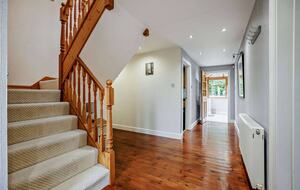 A Refined Cotswold Retreat with Countryside Elegance - Salford, United Kingdom