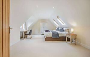 A Refined Cotswold Retreat with Countryside Elegance - Salford, United Kingdom