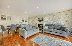 A Refined Cotswold Retreat with Countryside Elegance - Salford, United Kingdom