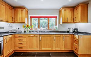 A Refined Cotswold Retreat with Countryside Elegance - Salford, United Kingdom