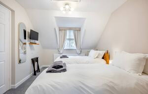 Elegant Cotswold Retreat Near Bourton-on-the-Water - Bourton-on-the-Water, United Kingdom