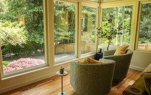 Mid-Century Gem with Garden & Jacuzzi in Innis Arden - Shoreline, Washington