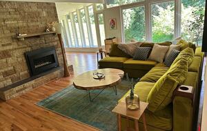 Mid-Century Gem with Garden & Jacuzzi in Innis Arden - Shoreline, Washington