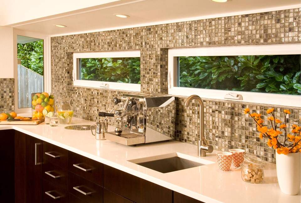 Mid-Century Gem with Garden & Jacuzzi in Innis Arden - Shoreline, Washington