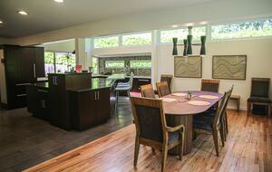 Mid-Century Gem with Garden & Jacuzzi in Innis Arden - Shoreline, Washington