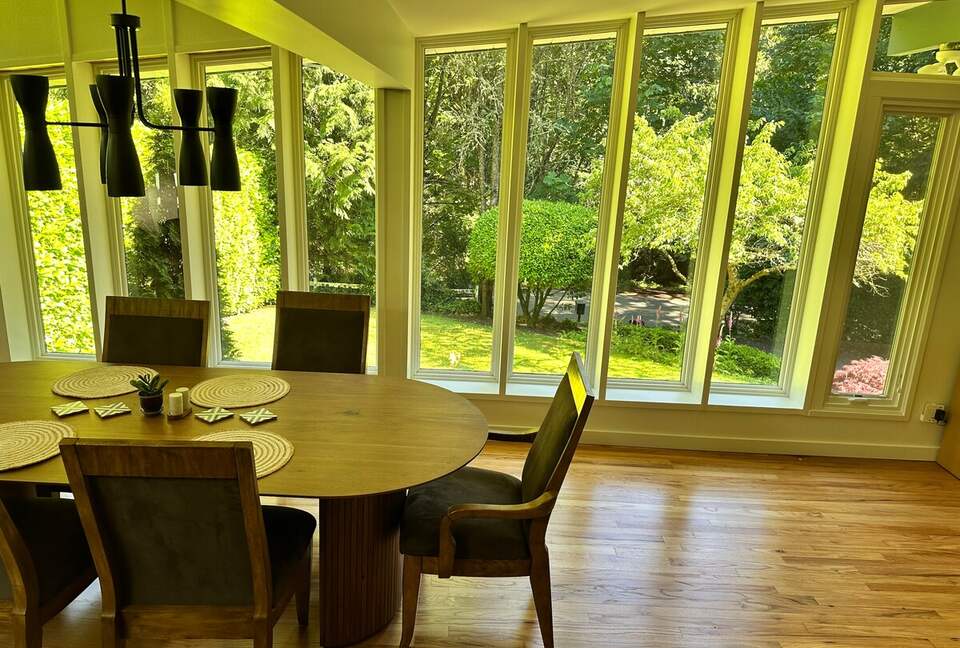 Mid-Century Gem with Garden & Jacuzzi in Innis Arden - Shoreline, Washington