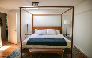 Mid-Century Gem with Garden & Jacuzzi in Innis Arden - Shoreline, Washington