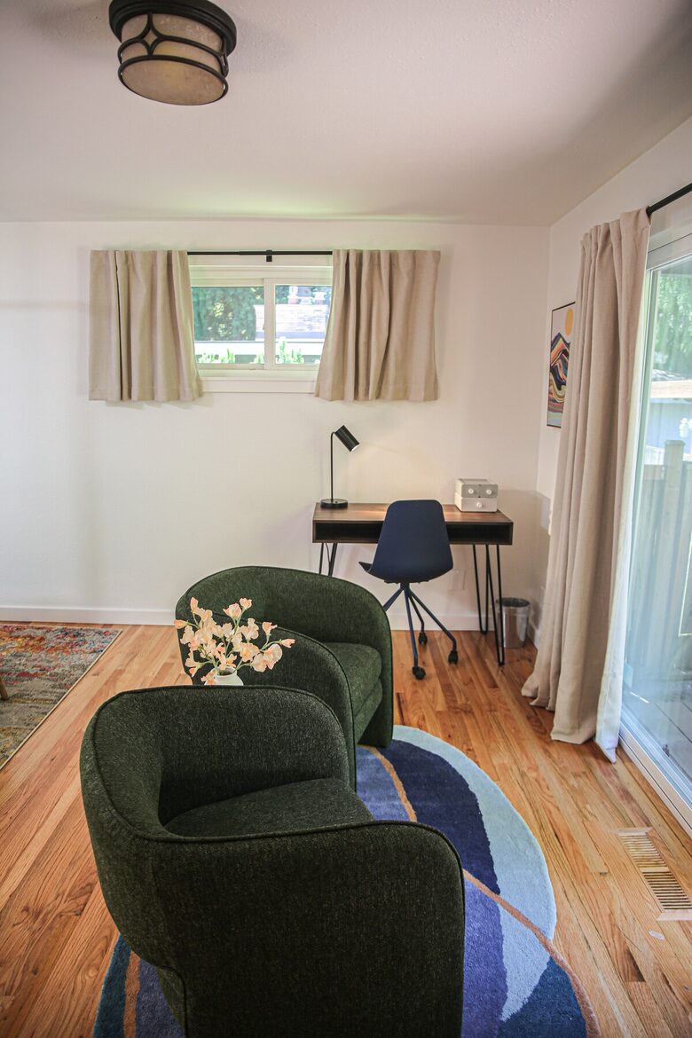 Mid-Century Gem with Garden & Jacuzzi in Innis Arden - Shoreline, Washington