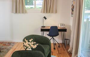 Mid-Century Gem with Garden & Jacuzzi in Innis Arden - Shoreline, Washington