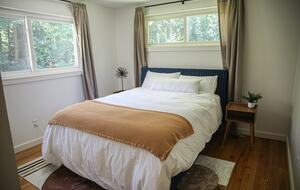 Mid-Century Gem with Garden & Jacuzzi in Innis Arden - Shoreline, Washington