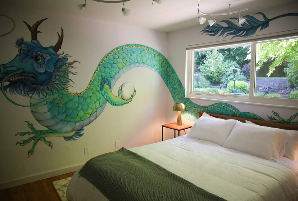 Mid-Century Gem with Garden & Jacuzzi in Innis Arden - Shoreline, Washington