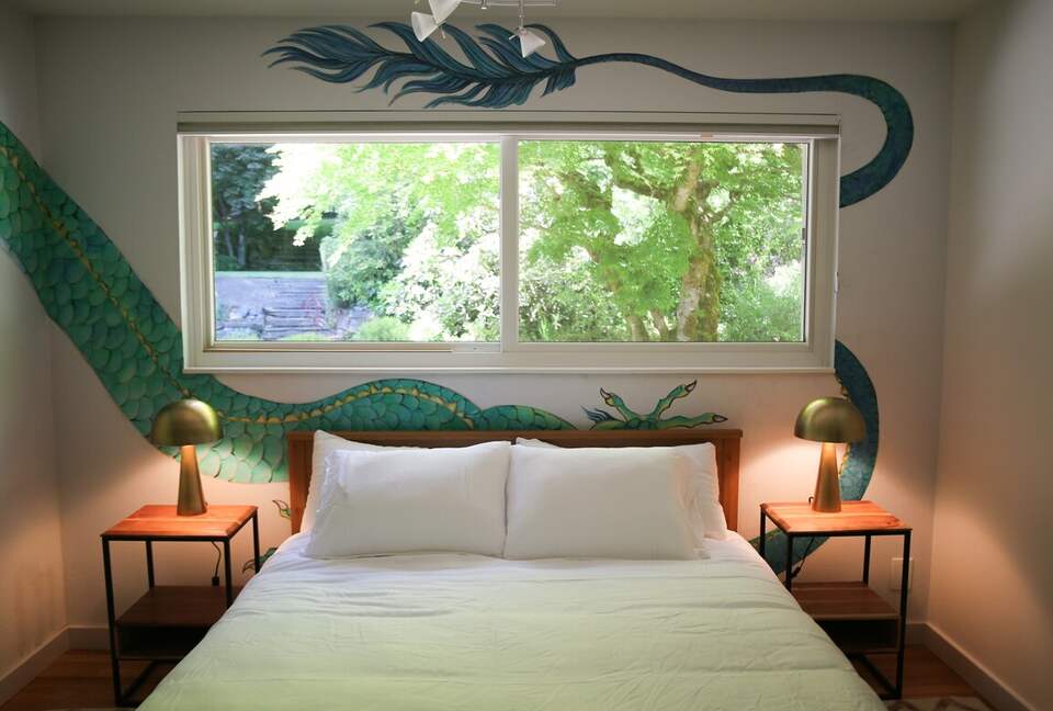 Mid-Century Gem with Garden & Jacuzzi in Innis Arden - Shoreline, Washington