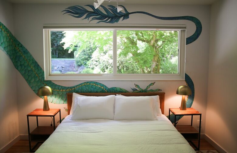 Mid-Century Gem with Garden & Jacuzzi in Innis Arden - Shoreline, Washington