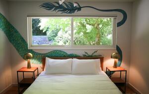 Mid-Century Gem with Garden & Jacuzzi in Innis Arden - Shoreline, Washington