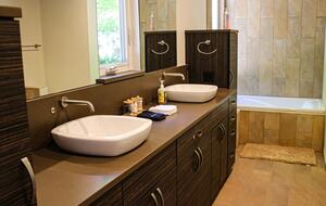 Mid-Century Gem with Garden & Jacuzzi in Innis Arden - Shoreline, Washington