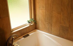 Mid-Century Gem with Garden & Jacuzzi in Innis Arden - Shoreline, Washington