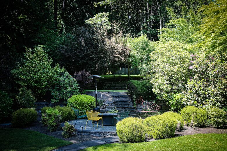 Mid-Century Gem with Garden & Jacuzzi in Innis Arden - Shoreline, Washington
