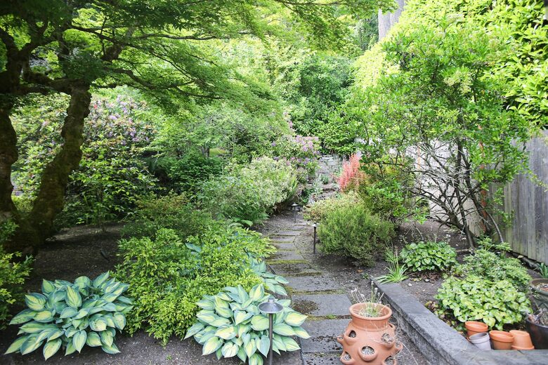 Mid-Century Gem with Garden & Jacuzzi in Innis Arden - Shoreline, Washington