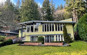 Mid-Century Gem with Garden & Jacuzzi in Innis Arden - Shoreline, Washington