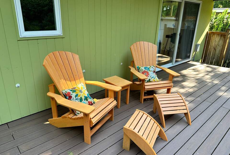 Mid-Century Gem with Garden & Jacuzzi in Innis Arden - Shoreline, Washington