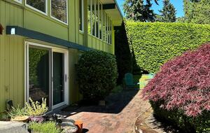 Mid-Century Gem with Garden & Jacuzzi in Innis Arden - Shoreline, Washington