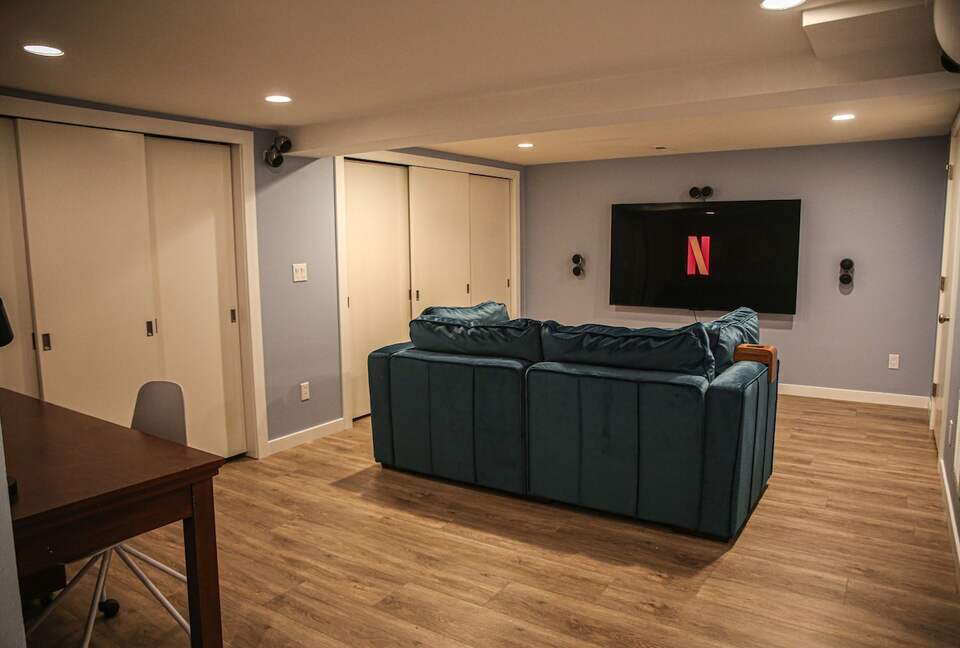 Mid-Century Gem with Garden & Jacuzzi in Innis Arden - Shoreline, Washington