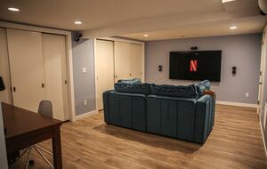 Mid-Century Gem with Garden & Jacuzzi in Innis Arden - Shoreline, Washington