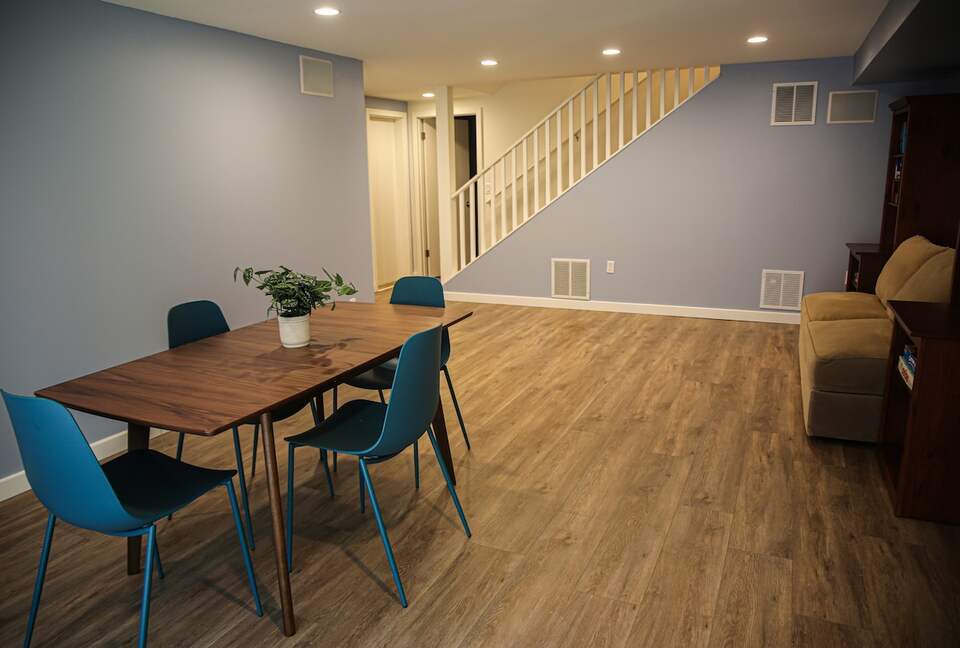 Mid-Century Gem with Garden & Jacuzzi in Innis Arden - Shoreline, Washington