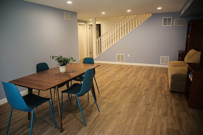 Mid-Century Gem with Garden & Jacuzzi in Innis Arden - Shoreline, Washington