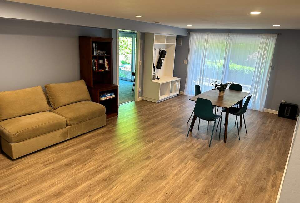 Mid-Century Gem with Garden & Jacuzzi in Innis Arden - Shoreline, Washington