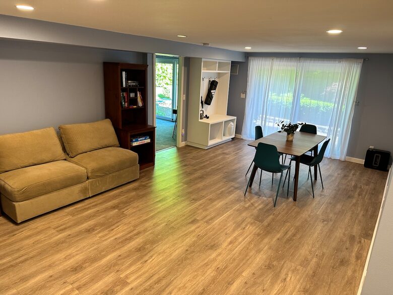 Mid-Century Gem with Garden & Jacuzzi in Innis Arden - Shoreline, Washington