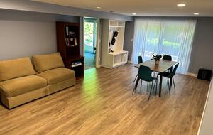 Mid-Century Gem with Garden & Jacuzzi in Innis Arden - Shoreline, Washington