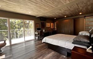 Modern Napa Hideaway Overlooking the River - Napa, California