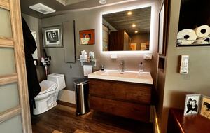 Modern Napa Hideaway Overlooking the River - Napa, California