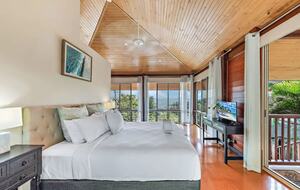 Tranquil Mandalay Retreat with Private Pool & Balinese Charm - Mandalay, Australia