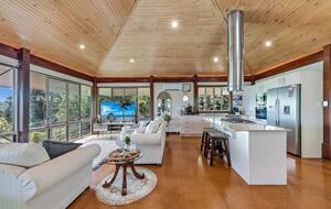 Tranquil Mandalay Retreat with Private Pool & Balinese Charm - Mandalay, Australia