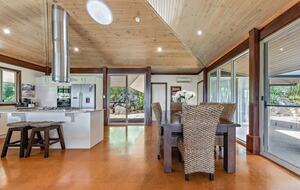 Tranquil Mandalay Retreat with Private Pool & Balinese Charm - Mandalay, Australia