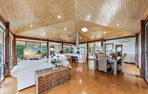 Tranquil Mandalay Retreat with Private Pool & Balinese Charm - Mandalay, Australia