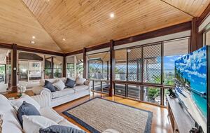 Tranquil Mandalay Retreat with Private Pool & Balinese Charm - Mandalay, Australia