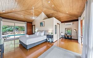 Tranquil Mandalay Retreat with Private Pool & Balinese Charm - Mandalay, Australia