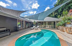 Tranquil Mandalay Retreat with Private Pool & Balinese Charm - Mandalay, Australia