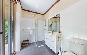 Tranquil Mandalay Retreat with Private Pool & Balinese Charm - Mandalay, Australia