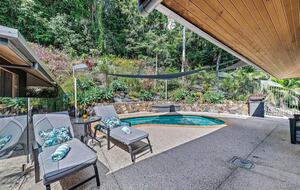 Tranquil Mandalay Retreat with Private Pool & Balinese Charm - Mandalay, Australia