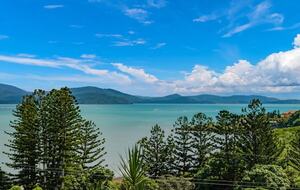 Tranquil Mandalay Retreat with Private Pool & Balinese Charm - Mandalay, Australia