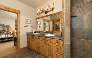 Grand Big Sky Ski In/Ski Out Lodge | Moon Rider - Big Sky, Montana