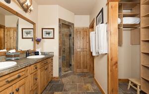 Grand Big Sky Ski In/Ski Out Lodge | Moon Rider - Big Sky, Montana